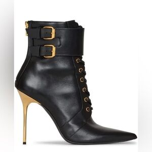 NW/OT Balmain
Uria lace-up ankle boots 
Size:38 
Color: black